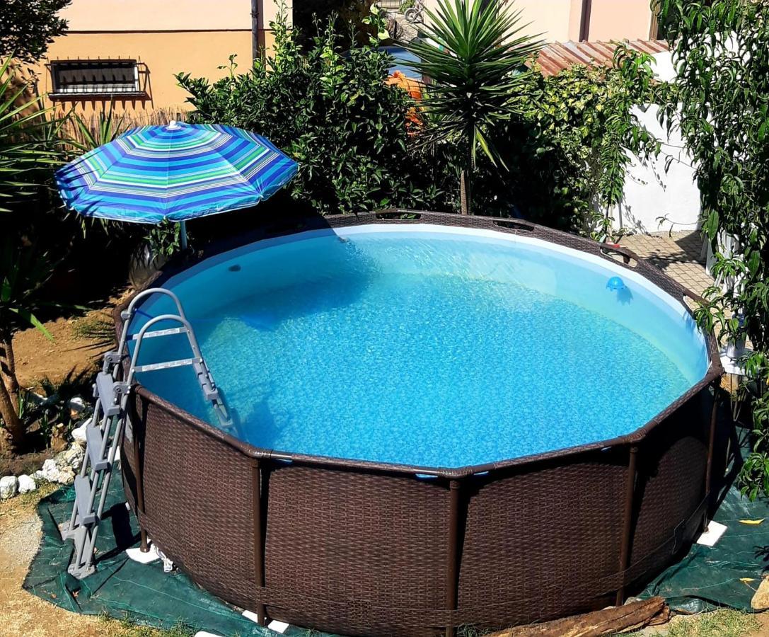 L'Isola Felice Apartment Чечина Екстериор снимка
